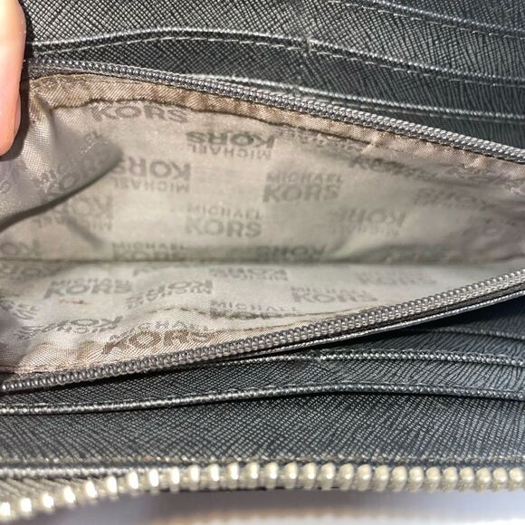 Vintage Michael Kors Zippy Wallet - Picture 7 of 7